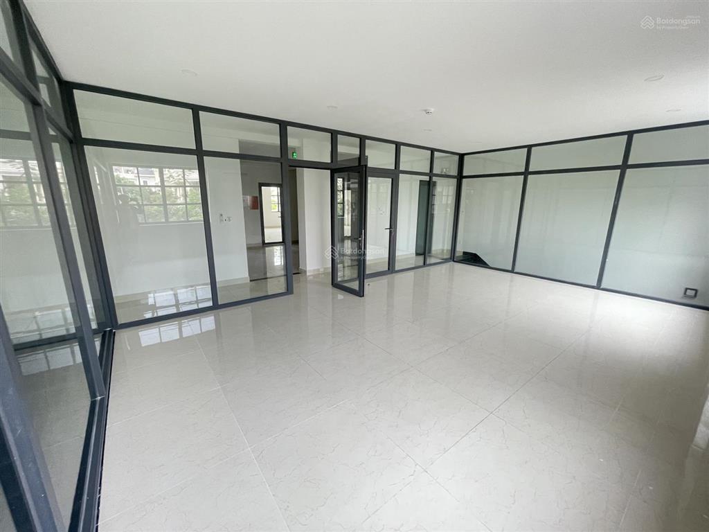 Cho thuê cặp nhà phố nvl, diện tích sử dụng 900m2, có thang máy, full máy lạnh