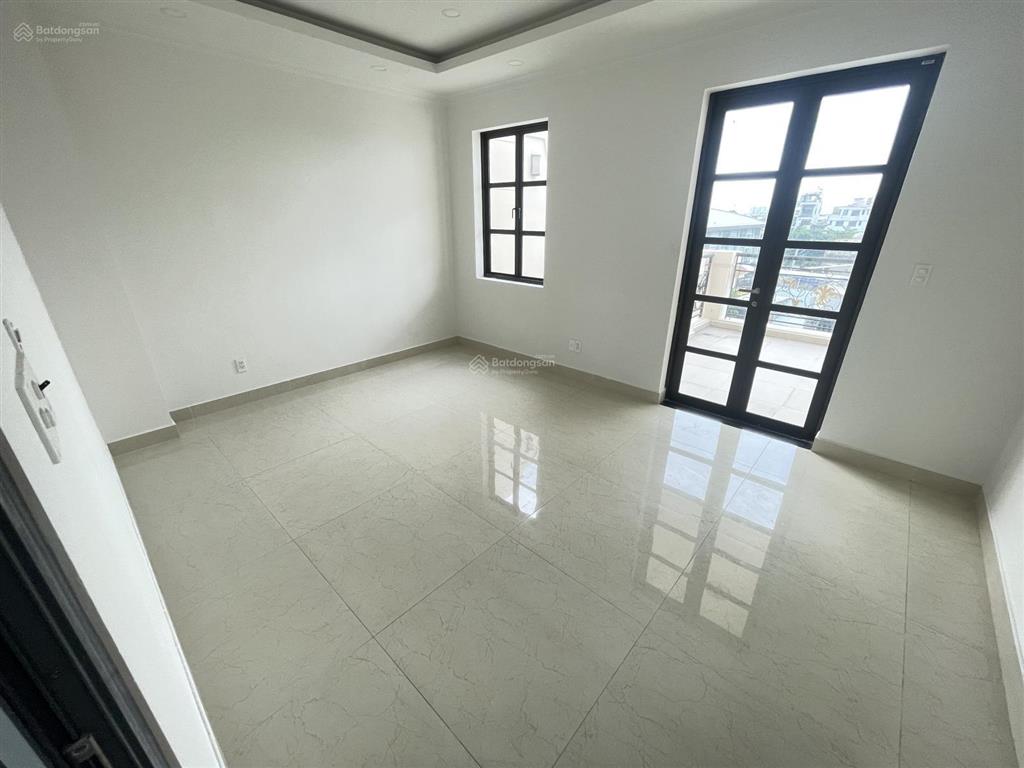 Cho thuê cặp nhà phố nvl, diện tích sử dụng 900m2, có thang máy, full máy lạnh