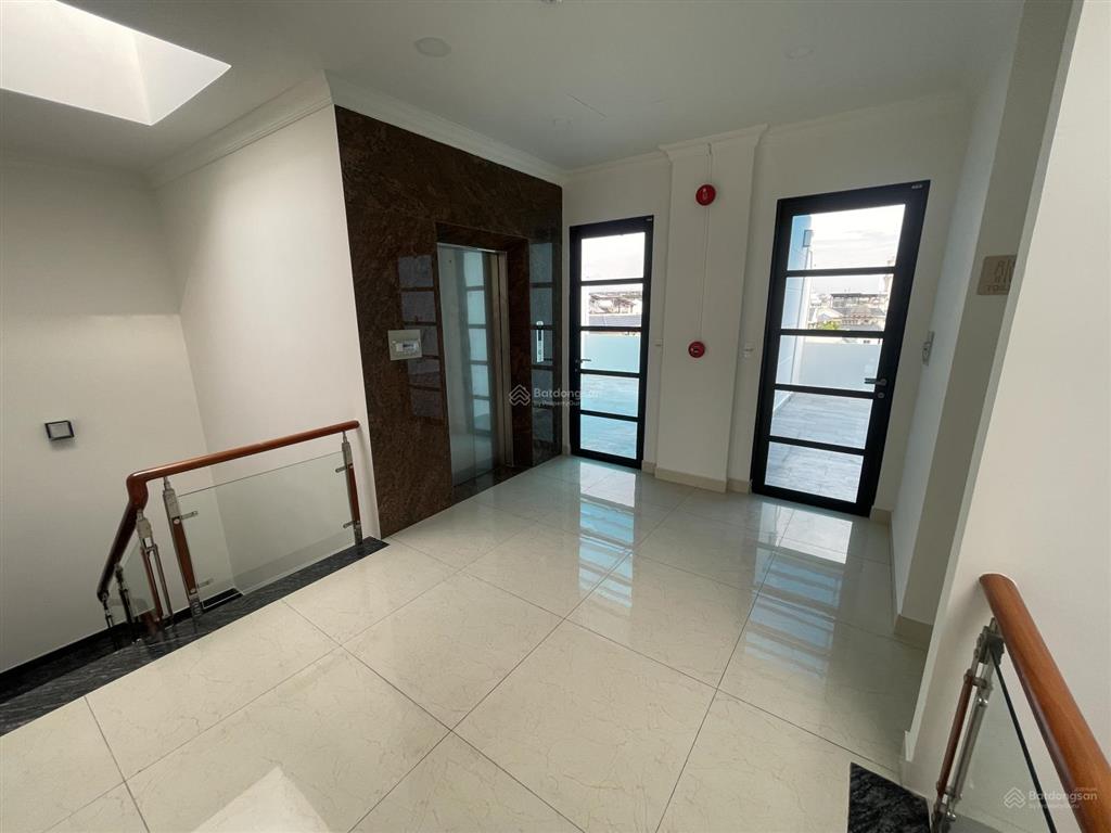 Cho thuê cặp nhà phố nvl, diện tích sử dụng 900m2, có thang máy, full máy lạnh