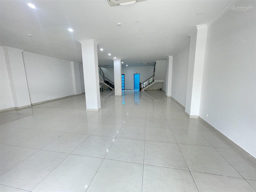 Cho thuê cặp nhà phố nvl, diện tích sử dụng 900m2, có thang máy, full máy lạnh