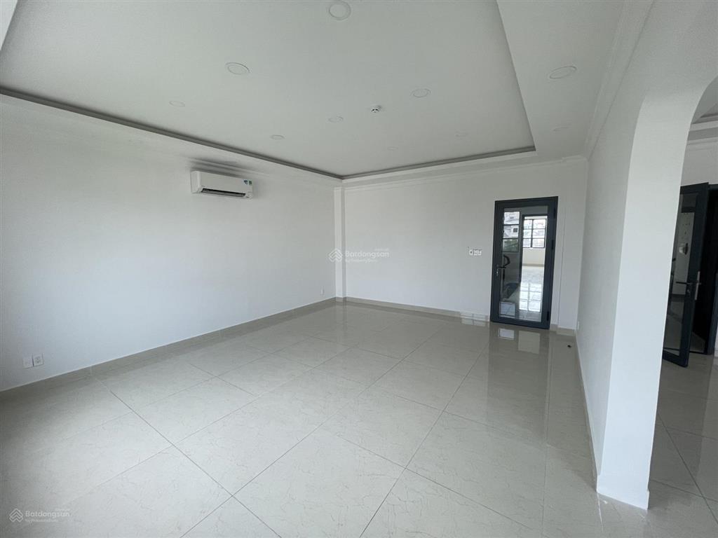 Cho thuê cặp nhà phố nvl, diện tích sử dụng 900m2, có thang máy, full máy lạnh