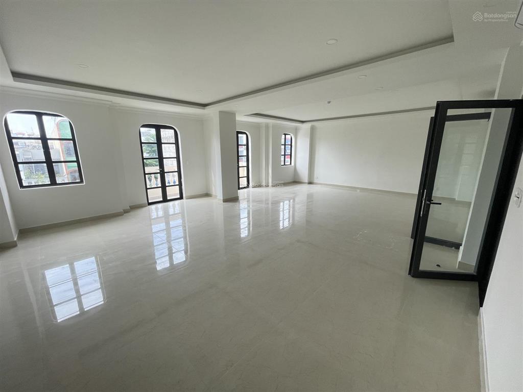 Cho thuê cặp nhà phố nvl, diện tích sử dụng 900m2, có thang máy, full máy lạnh