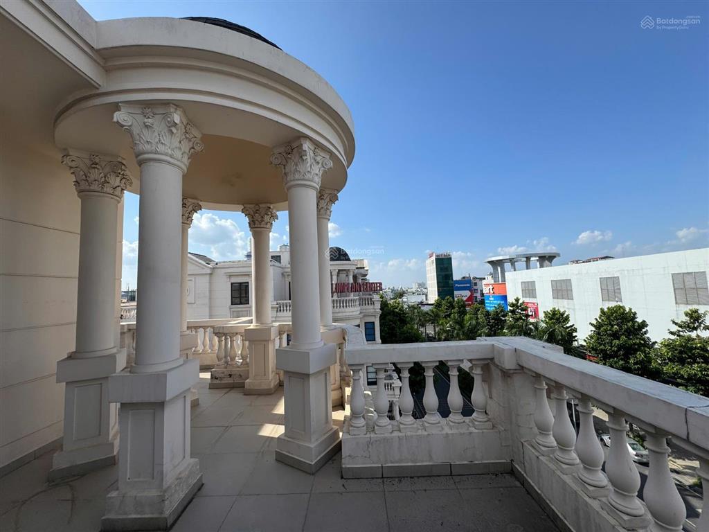 Cho thuê căn góc 2 mặt tiền diện tích sử dụng 700m2 cityland