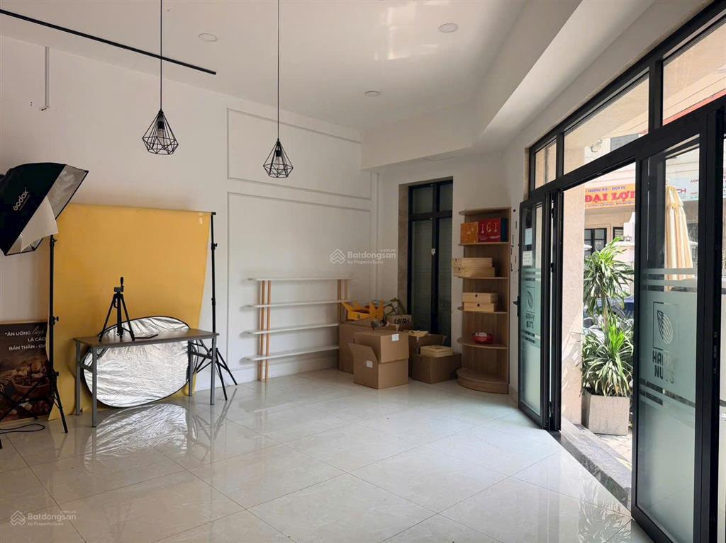 Cho thuê mặt bằng trệt lửng 2 mặt tiền cityland