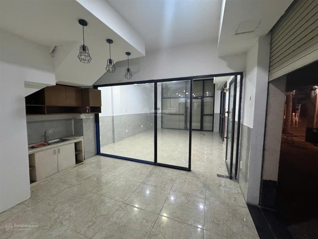 Cho thuê mặt bằng trệt lửng 2 mặt tiền cityland