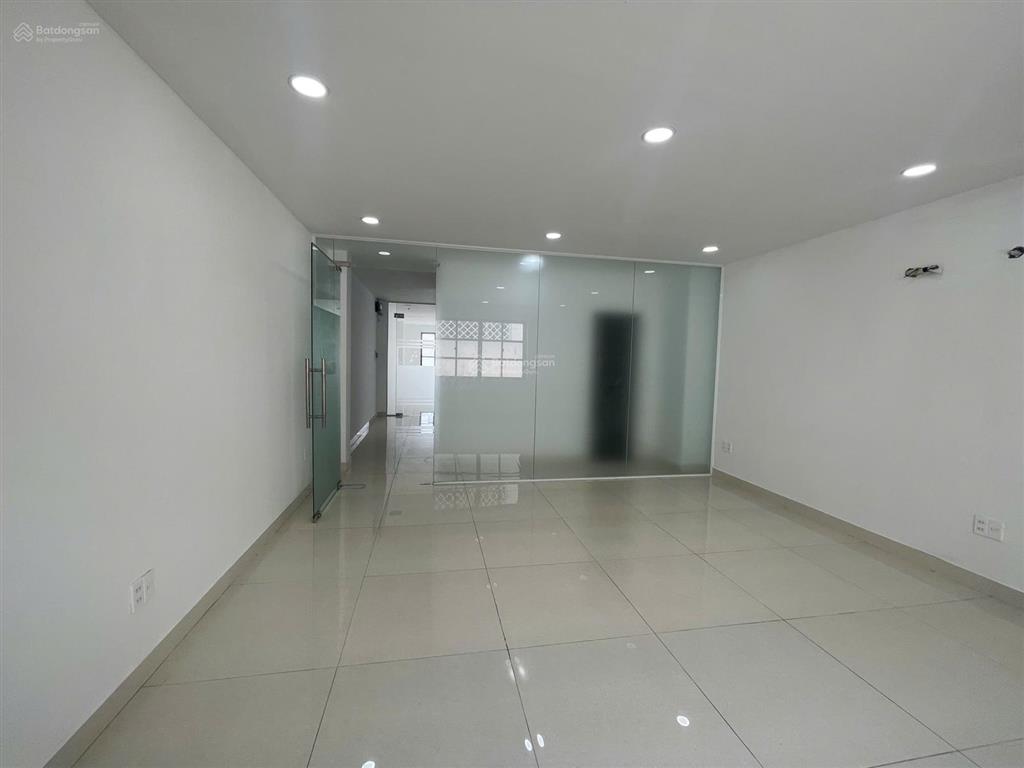 Cho thuê nhà mặt phố cityland, sẵn thang máy cho share làm vp