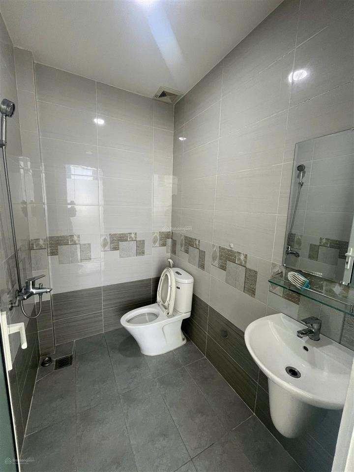 Cho thuê nhà mặt phố cityland, sẵn thang máy cho share làm vp