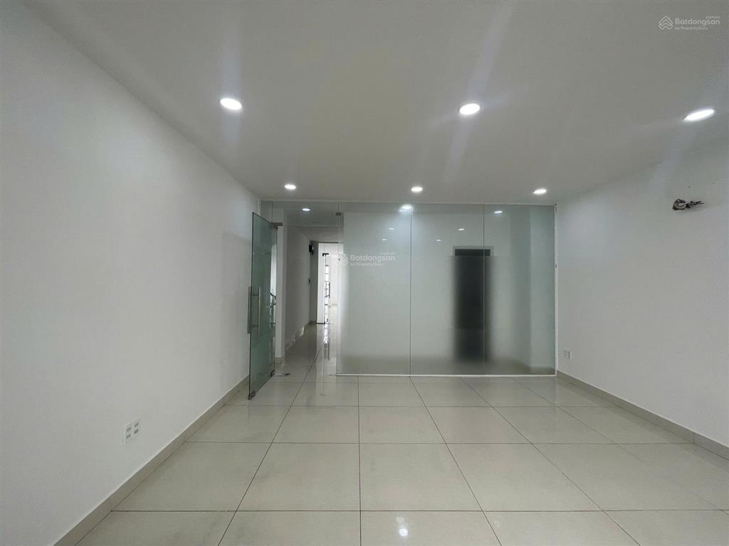 Cho thuê nhà mặt phố cityland, sẵn thang máy cho share làm vp