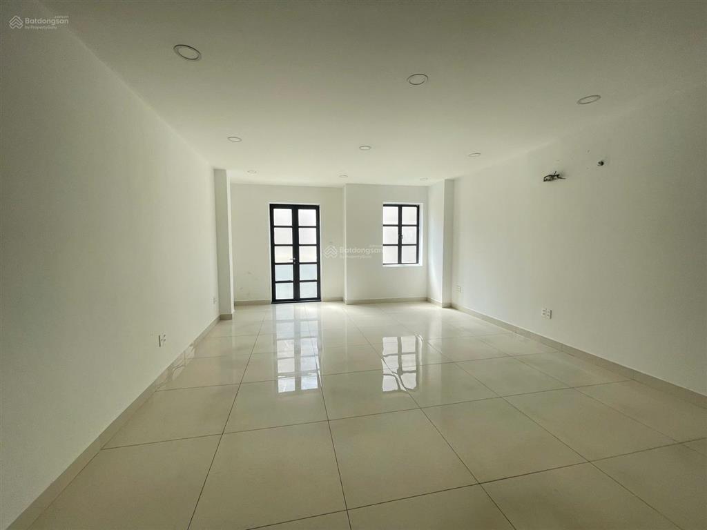 Cho thuê nhà mặt phố cityland, sẵn thang máy cho share làm vp