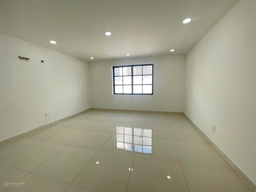 Cho thuê nhà mặt phố cityland, sẵn thang máy cho share làm vp