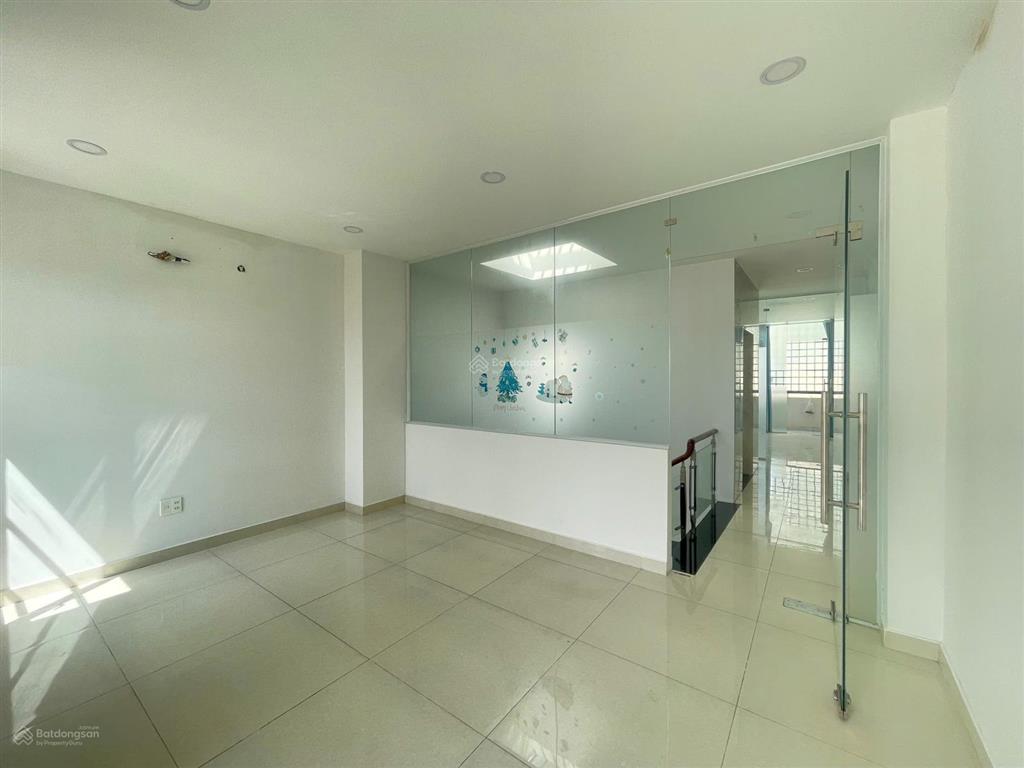 Cho thuê nhà mặt phố cityland, sẵn thang máy cho share làm vp