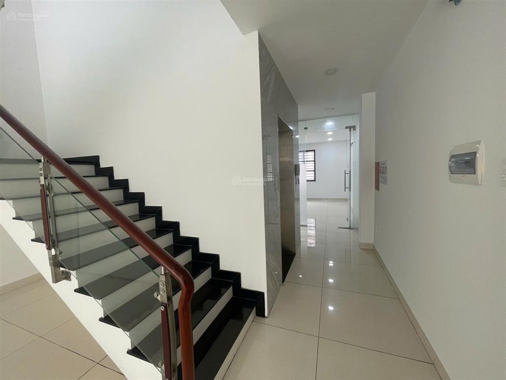 Cho thuê nhà mặt phố cityland, sẵn thang máy cho share làm vp