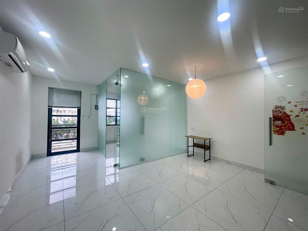 Văn phòng cho thuê cityland giá 5tr có thang máy ngăn phòng sẵn