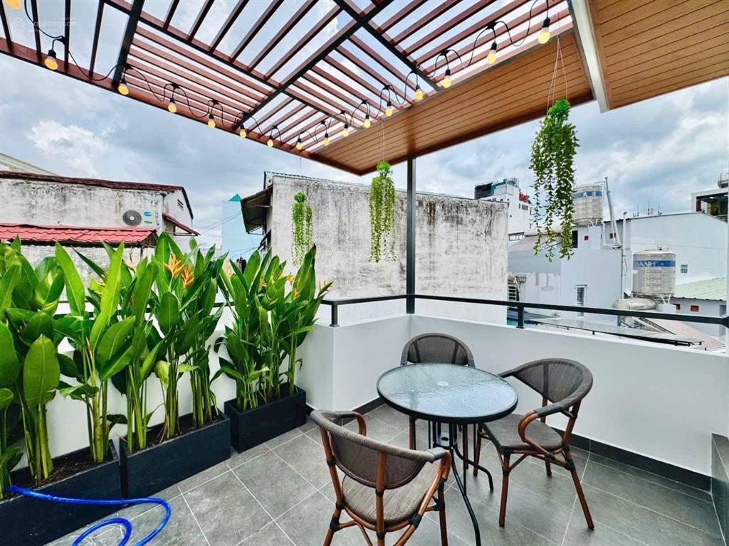 Bán gấp nhà đẹp gần vincom plaza dĩ an dt 50m² 1 trệt 2 lầu full nội thất shr hoàn công chỉ 2,75tỷ