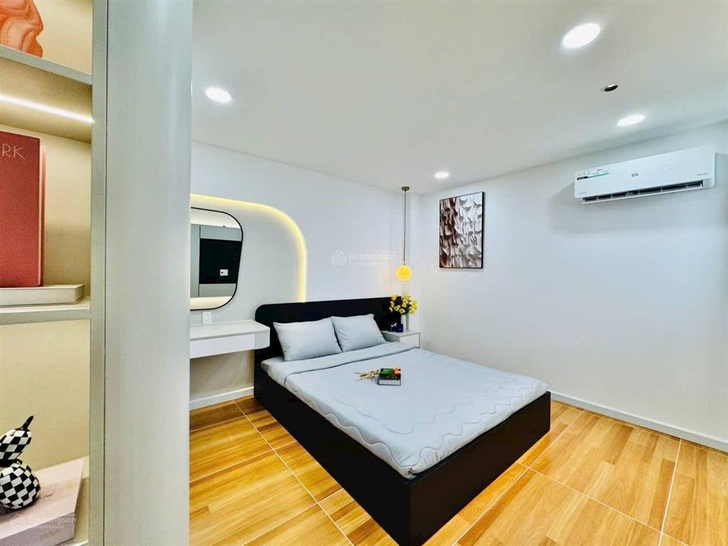 Bán gấp nhà đẹp gần vincom plaza dĩ an dt 50m² 1 trệt 2 lầu full nội thất shr hoàn công chỉ 2,75tỷ