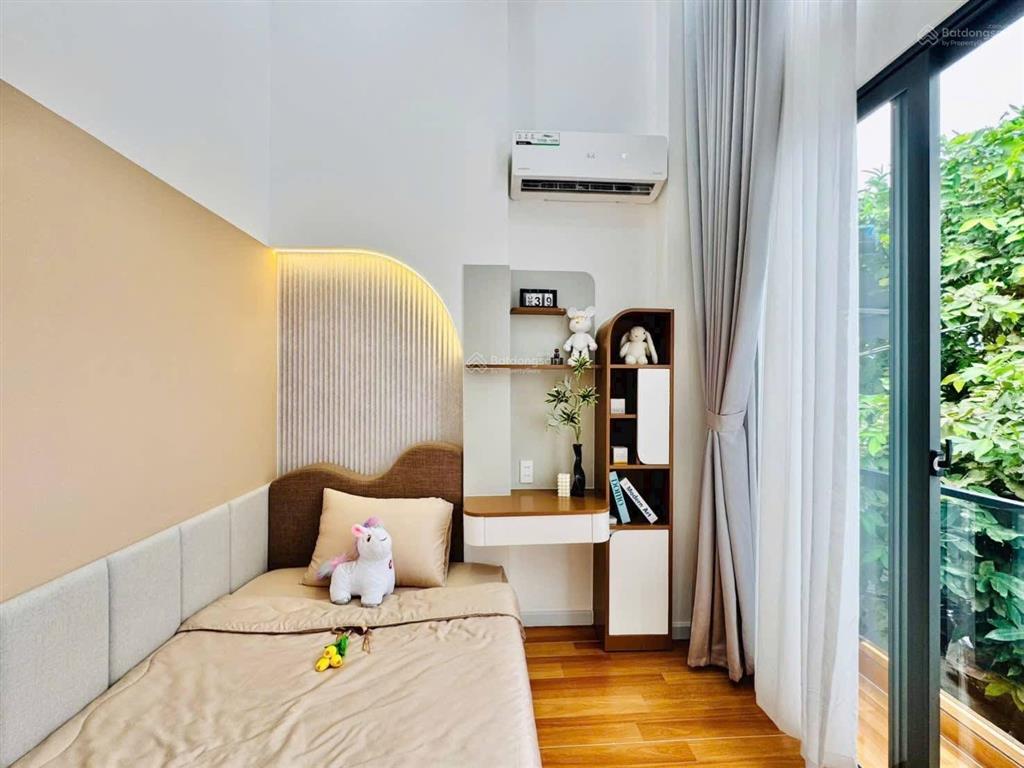 Bán gấp nhà đẹp gần vincom plaza dĩ an dt 50m² 1 trệt 2 lầu full nội thất shr hoàn công chỉ 2,75tỷ