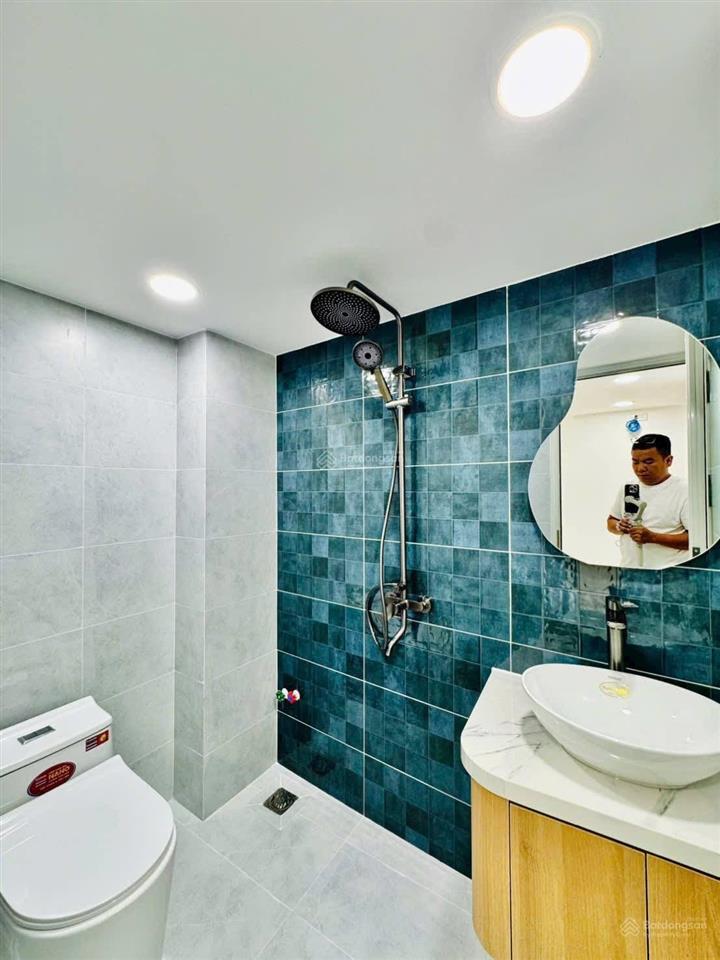 Bán gấp nhà đẹp gần vincom plaza dĩ an dt 50m² 1 trệt 2 lầu full nội thất shr hoàn công chỉ 2,75tỷ