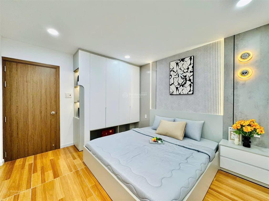 Bán gấp nhà đẹp gần vincom plaza dĩ an dt 50m² 1 trệt 2 lầu full nội thất shr hoàn công chỉ 2,75tỷ