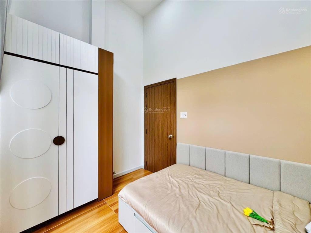 Bán gấp nhà đẹp gần vincom plaza dĩ an dt 50m² 1 trệt 2 lầu full nội thất shr hoàn công chỉ 2,75tỷ