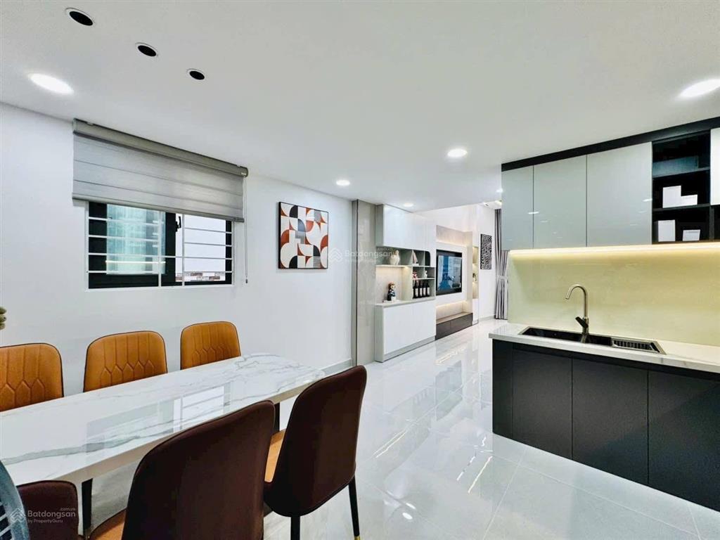 Bán gấp nhà đẹp gần vincom plaza dĩ an dt 50m² 1 trệt 2 lầu full nội thất shr hoàn công chỉ 2,75tỷ
