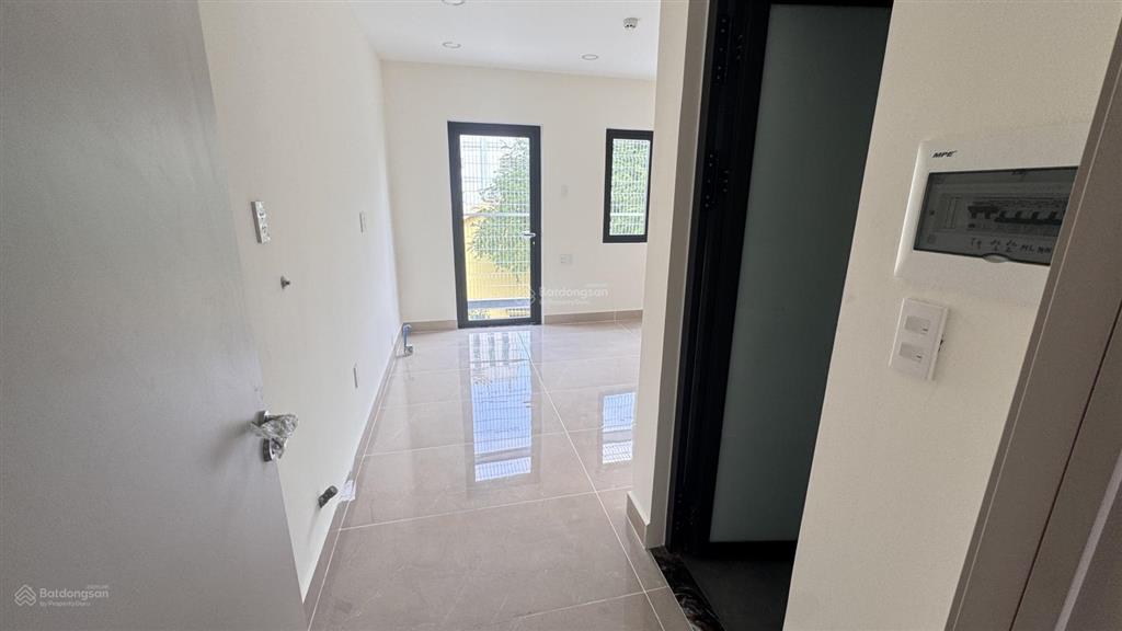 Mặt tiền ngay cộng hoà p4 tân bình dt 7m x 30m kc 8 tầng hđt 200tr giá 33 tỷ