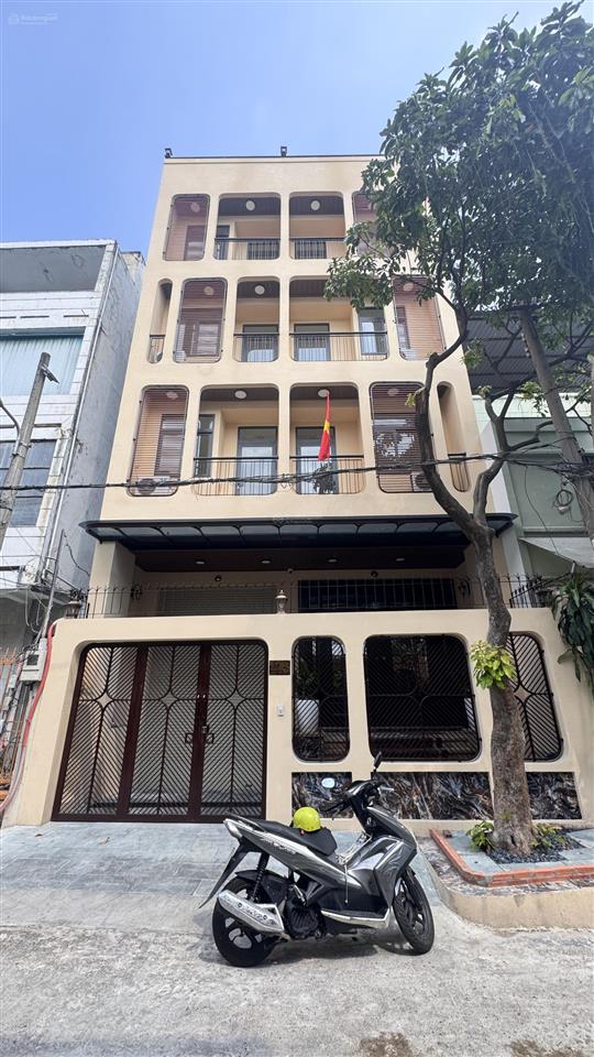 Mặt tiền ngay cộng hoà p4 tân bình dt 7m x 30m kc 8 tầng hđt 200tr giá 33 tỷ