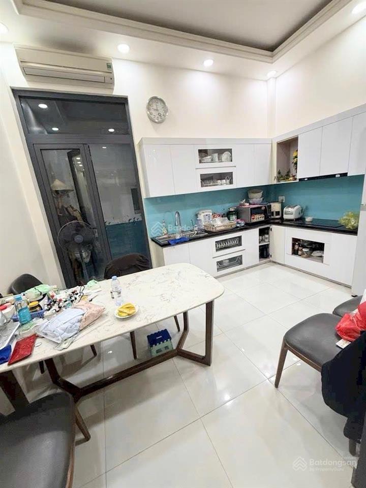 Chính chủ bán gấp nhà đẹp quận 11 đường ông ích khiêm  full nội thất  64m2, 4,5 x 14m, 4 tầng.