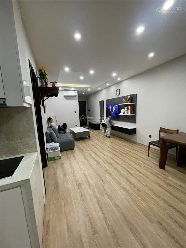 Chính chủ gia đình mình cần bán căn 2 ngủ v4 home city dt 72m² full nội thất có lốt ô tô
