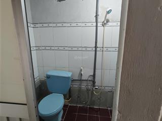 Căn nhà bên hông nhà chính, có sẵn sân trước nhà rất phù hợp với người thích riêng tư.