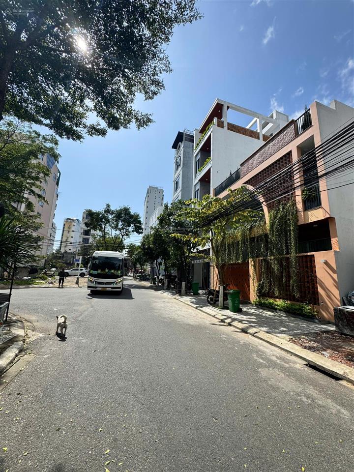 Phố phạm văn đồng  cách công viên biển 600m  giá chỉ 2x tỷ