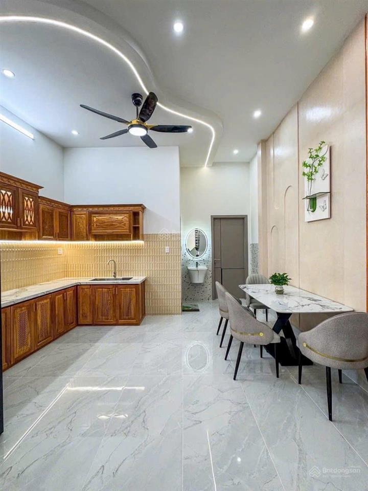 Không mua hôm nay mai giá khác  nhà linh đông  gần chợ thủ đức  2,050 tỷ