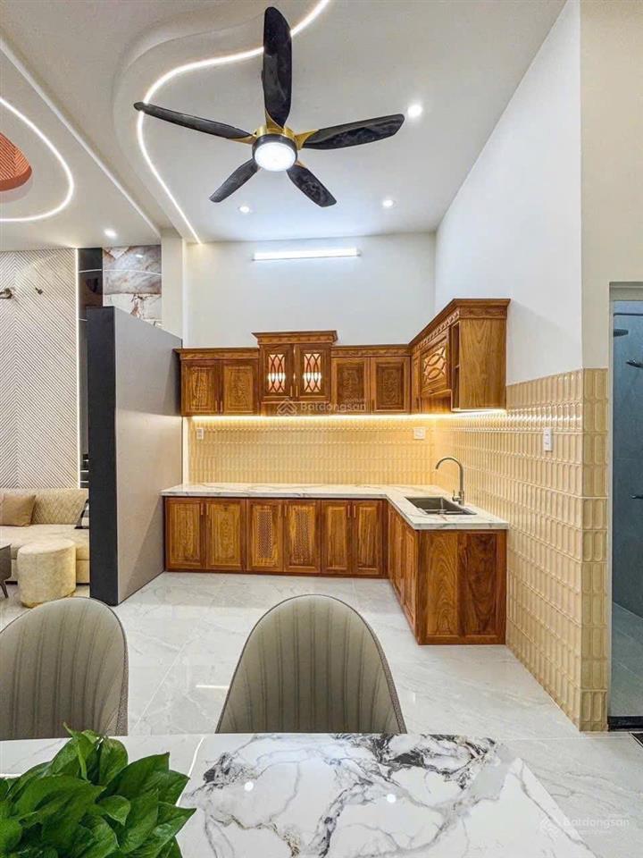 Không mua hôm nay mai giá khác  nhà linh đông  gần chợ thủ đức  2,050 tỷ