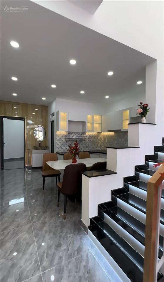 Định cứ đức bán nhà hồ xuân hương, quận 3  gần cv tao đàn, sổ riêng, giá 3,370 tỷ