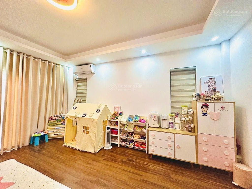 Siêu phẩm, phố lụa hà đông nội thất đẹp
dt40m2  5 tầng  7,7 tỷ vị trí. đẹp vài bước ra đườ