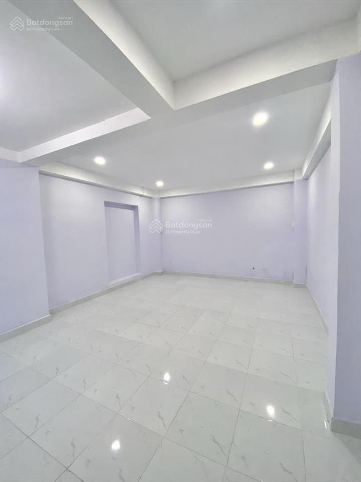Gần hà đô centrosa  cách vài căn ra mặt tiền cmt8  hẻm ô tô  nhà ngang 4m  6pn 6wc