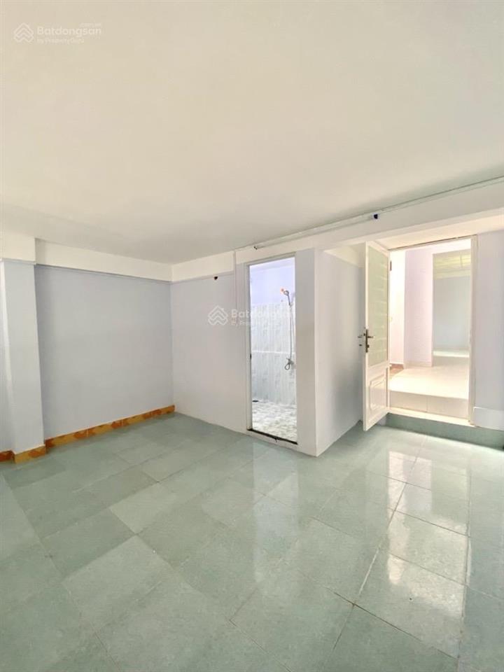 Gần hà đô centrosa  cách vài căn ra mặt tiền cmt8  hẻm ô tô  nhà ngang 4m  6pn 6wc