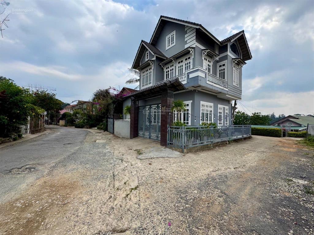 Bán gấp nhà riêng 170m2, 13,2 tỷ, đường hoàng hoa thám, p 10, đà lạt