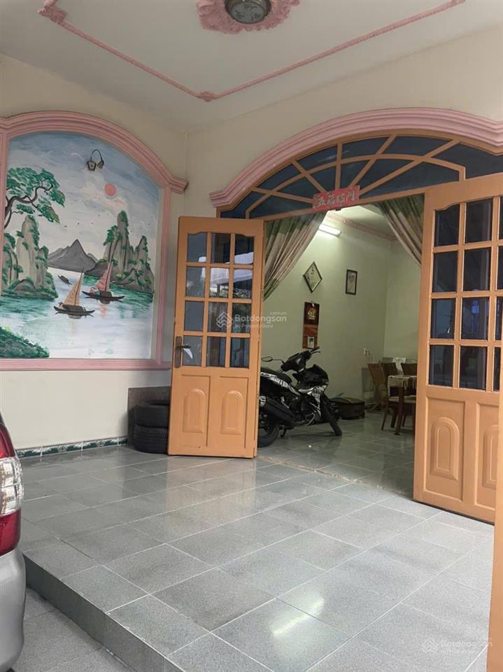 Bán đất tặng nhà, chính chủ, gần tòa nhà becamex, bình dương