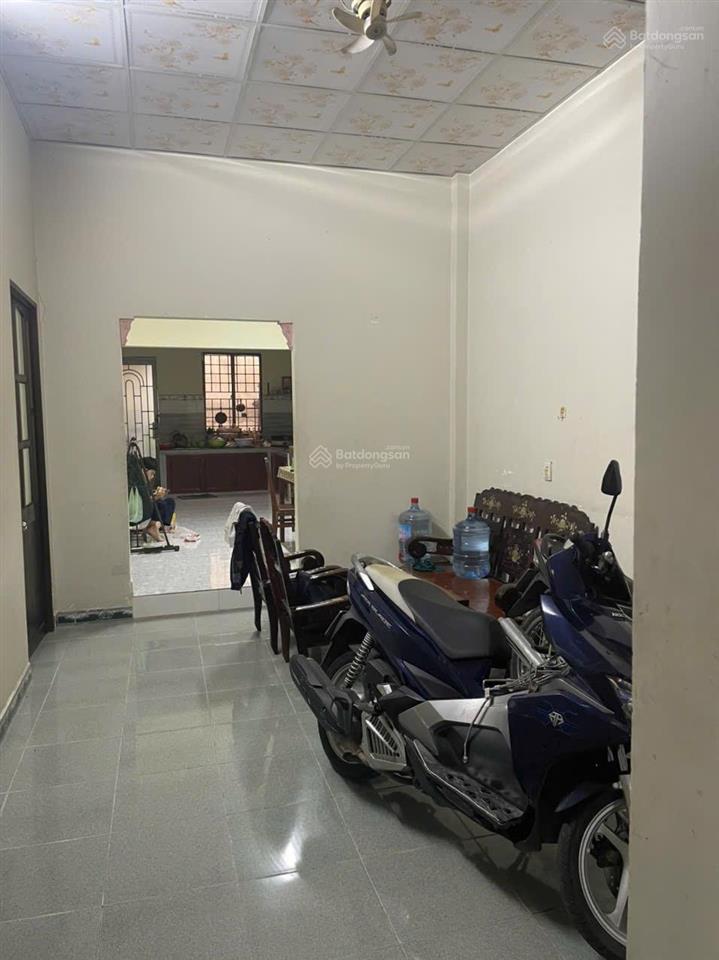 Bán đất tặng nhà, chính chủ, gần tòa nhà becamex, bình dương