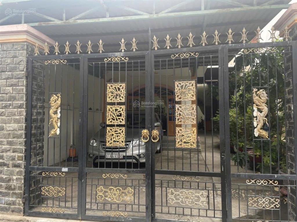 Bán đất tặng nhà, chính chủ, gần tòa nhà becamex, bình dương