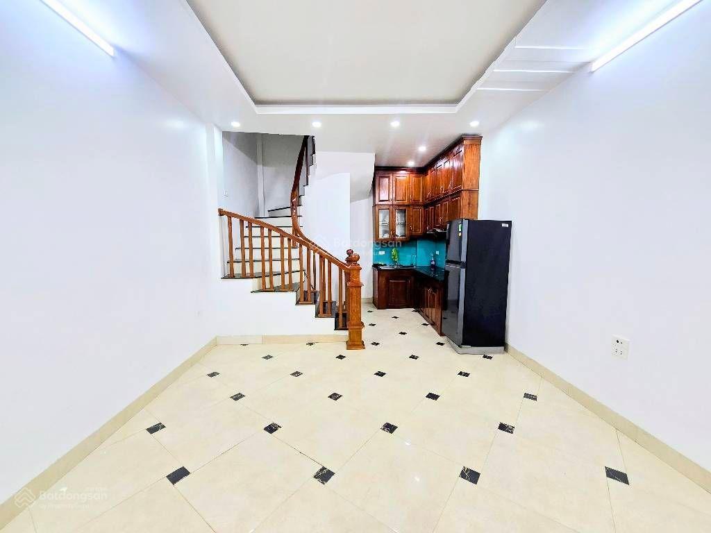 Trung tâm quân  nhà mới  ô tô  sát phố  full nội thất dt 35m2  5 tầng  7,97 tỷ
mô tả+ nhà m