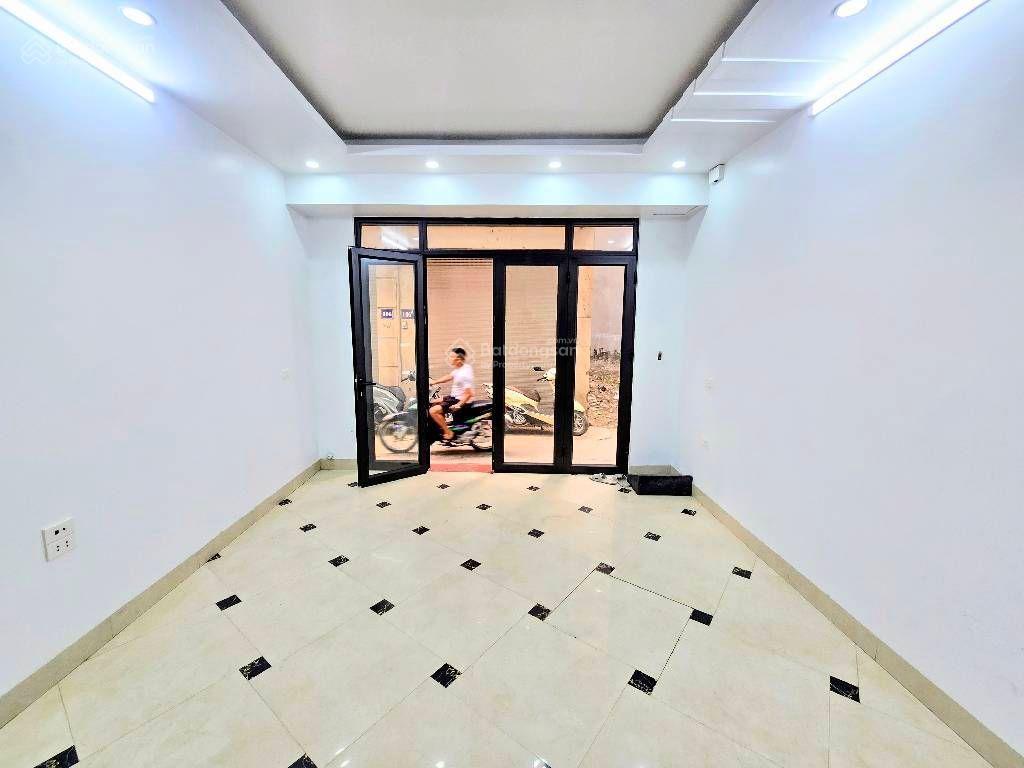 Trung tâm quân  nhà mới  ô tô  sát phố  full nội thất dt 35m2  5 tầng  7,97 tỷ
mô tả+ nhà m