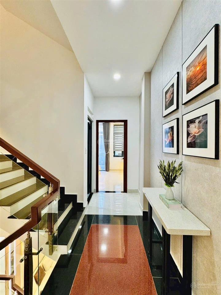 Bán 2,7 tỷ bao dang tên. nhà trung tâm phú nhuận. hẻm 6m huỳnh văn bánh xây 4 tầng, sổ riêng