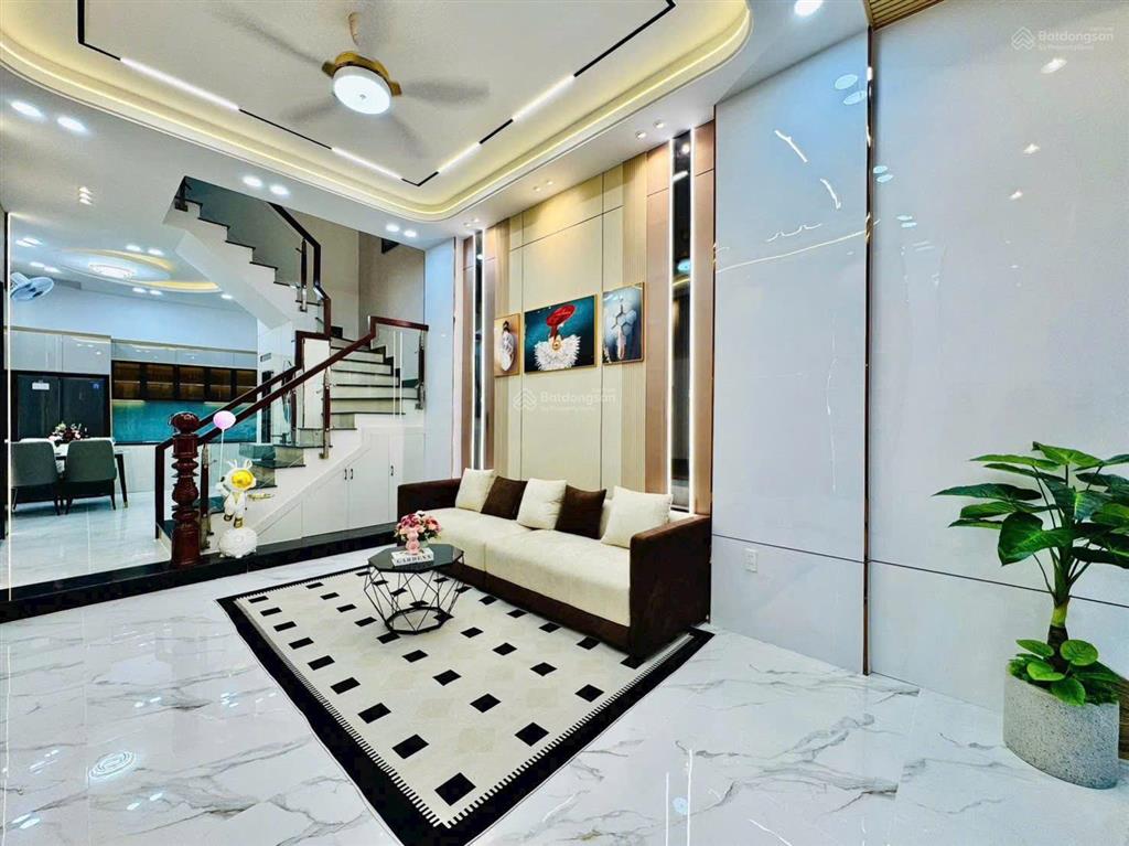 Bán 2,7 tỷ bao dang tên. nhà trung tâm phú nhuận. hẻm 6m huỳnh văn bánh xây 4 tầng, sổ riêng