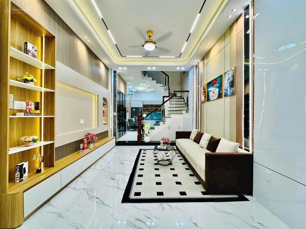 Bán 2,7 tỷ bao dang tên. nhà trung tâm phú nhuận. hẻm 6m huỳnh văn bánh xây 4 tầng, sổ riêng