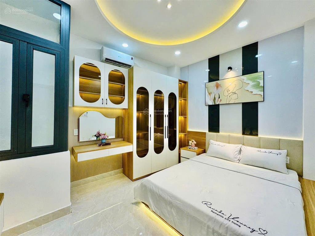 Bán 2,7 tỷ bao dang tên. nhà trung tâm phú nhuận. hẻm 6m huỳnh văn bánh xây 4 tầng, sổ riêng