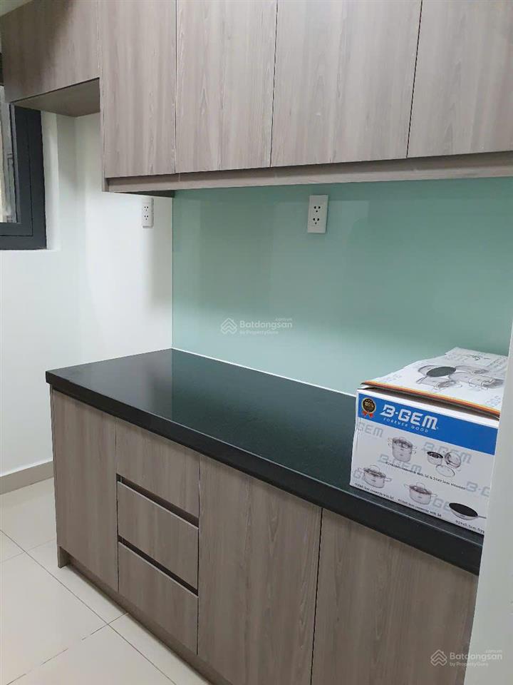 Cần bán gấp căn hộ 3pn 2wc 84m2, giá bán 2tỷ6,có ban công mát mẻ,thoáng gió,đã có sổ hồng