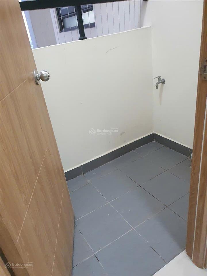 Cần bán gấp căn hộ 3pn 2wc 84m2, giá bán 2tỷ6,có ban công mát mẻ,thoáng gió,đã có sổ hồng