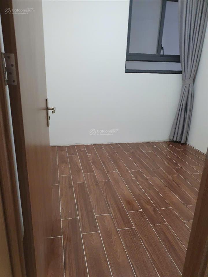 Cần bán gấp căn hộ 3pn 2wc 84m2, giá bán 2tỷ6,có ban công mát mẻ,thoáng gió,đã có sổ hồng