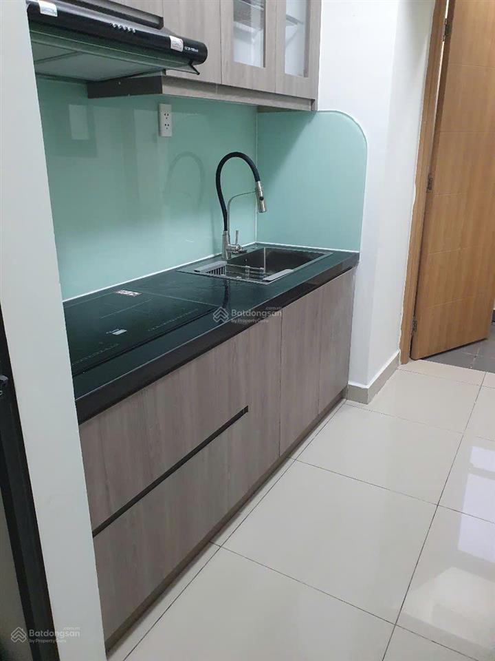 Cần bán gấp căn hộ 3pn 2wc 84m2, giá bán 2tỷ6,có ban công mát mẻ,thoáng gió,đã có sổ hồng